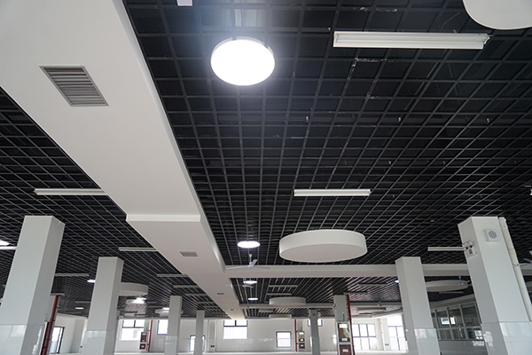 索樂圖導光管無電照明學校應用