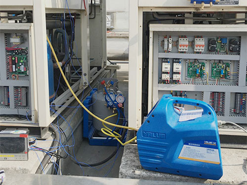 碳氫制冷劑節(jié)能改造施工現(xiàn)場