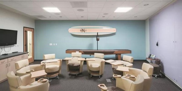 天天加班生物鐘混亂？導(dǎo)光管照明系統(tǒng)助你快速調(diào)節(jié)生物鐘